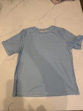 Source Unknown Blue & White Vertical Stripe Short Sleeve Tee